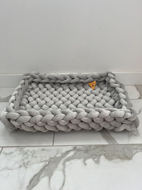Fury Stitch® Handgestricktes Samt-Katzenbett | Orthopädisches Kuschelnest