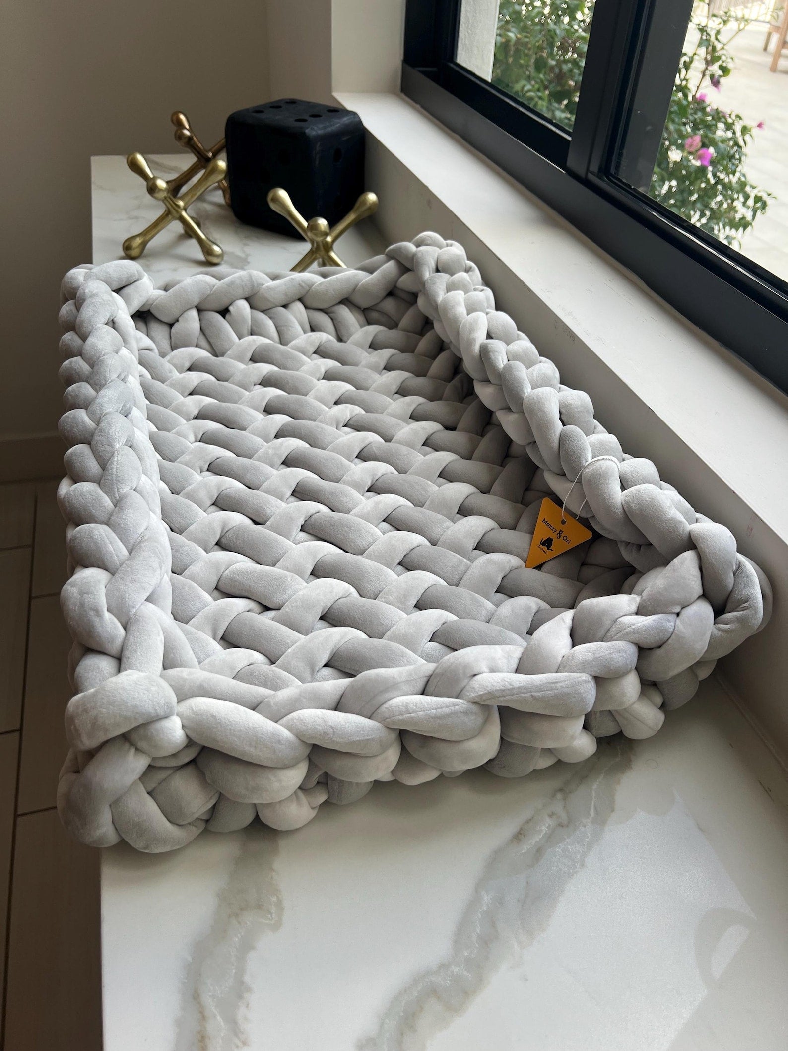 Fury Stitch® Handgestricktes Samt-Katzenbett | Orthopädisches Kuschelnest