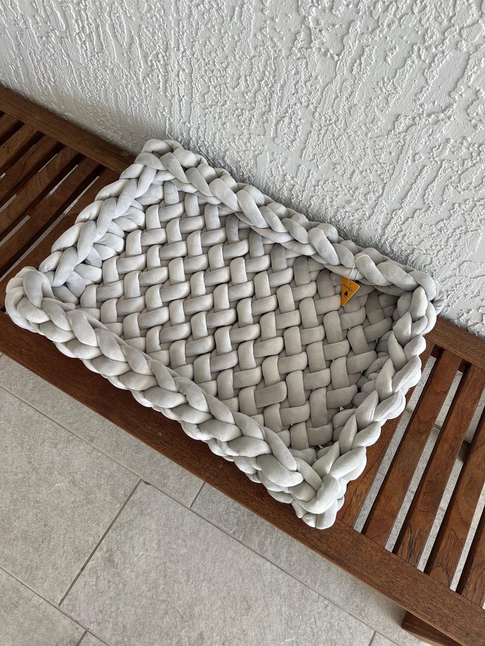 Fury Stitch® Handgestricktes Samt-Katzenbett | Orthopädisches Kuschelnest