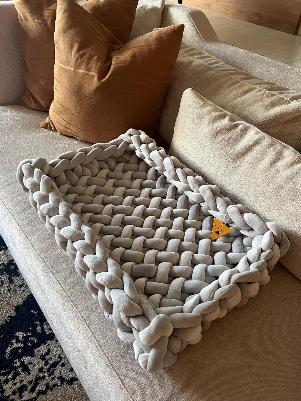 Fury Stitch® Handgestricktes Samt-Katzenbett | Orthopädisches Kuschelnest