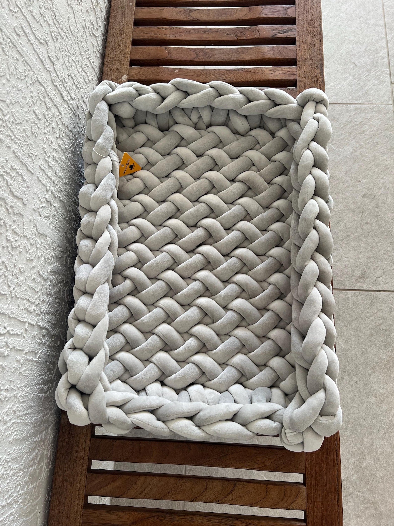 Fury Stitch® Handgestricktes Samt-Katzenbett | Orthopädisches Kuschelnest