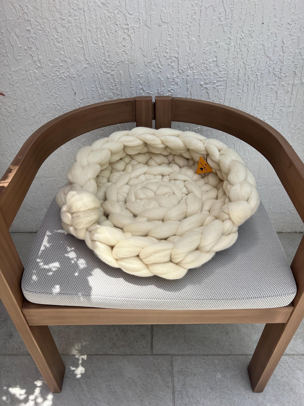 Fury Stitch® Merino-Kätzchenbett aus 100% Merinowolle | Handgehäkeltes Katzenkörbchen