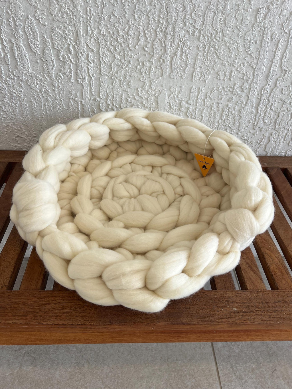 Fury Stitch® Merino-Kätzchenbett aus 100% Merinowolle | Handgehäkeltes Katzenkörbchen