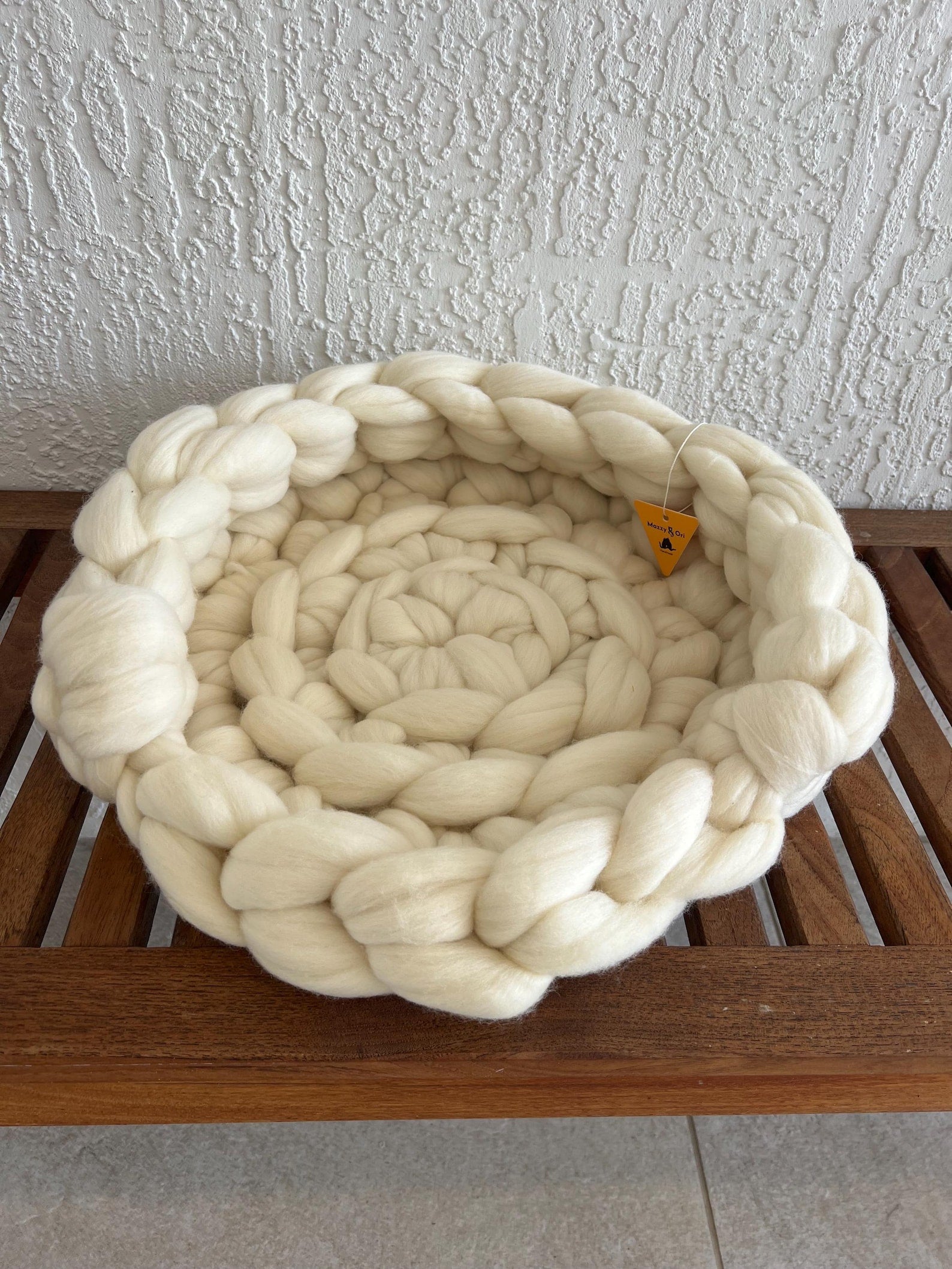 Fury Stitch® Merino-Kätzchenbett aus 100% Merinowolle | Handgehäkeltes Katzenkörbchen