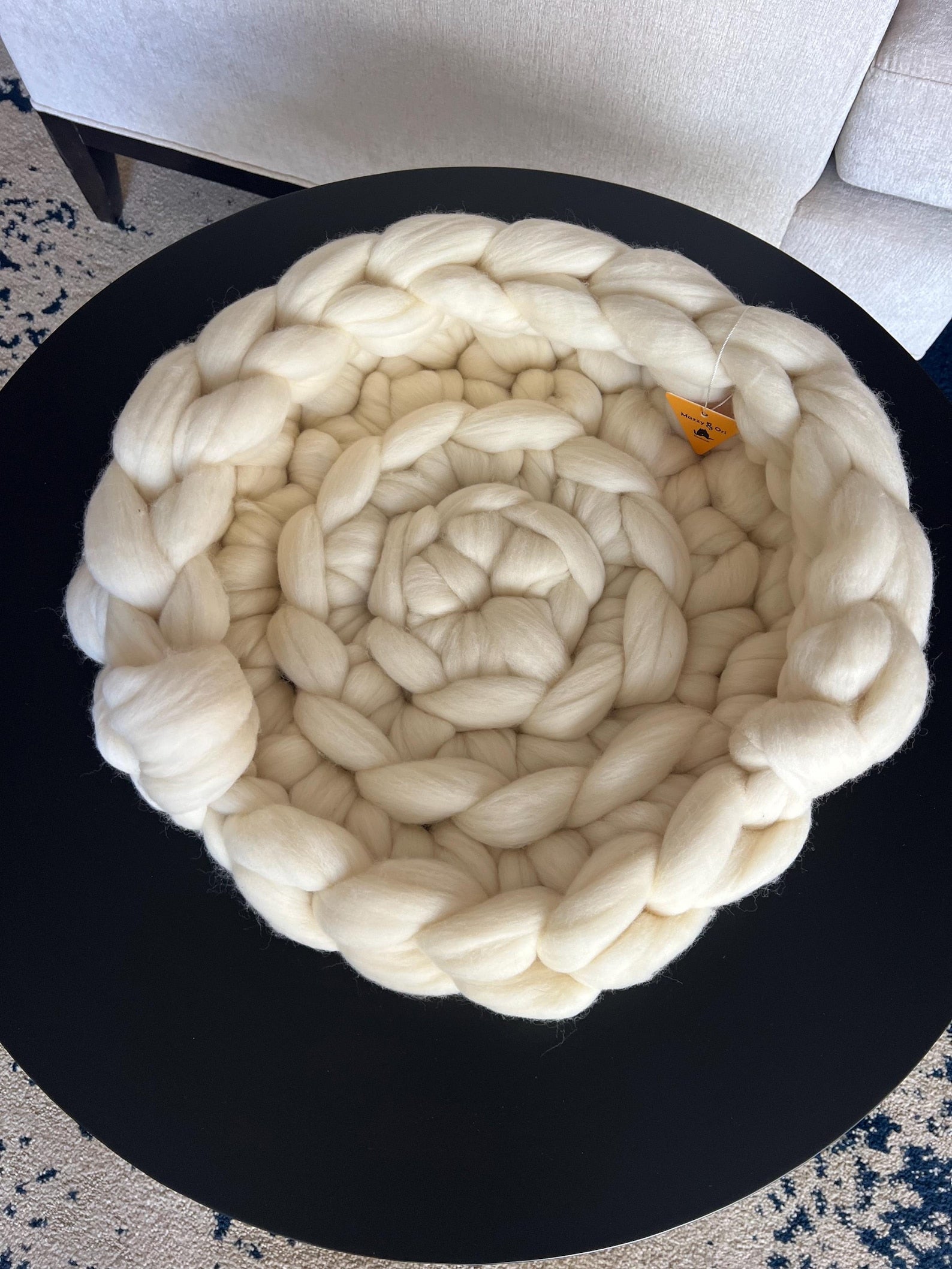Fury Stitch® Merino-Kätzchenbett aus 100% Merinowolle | Handgehäkeltes Katzenkörbchen