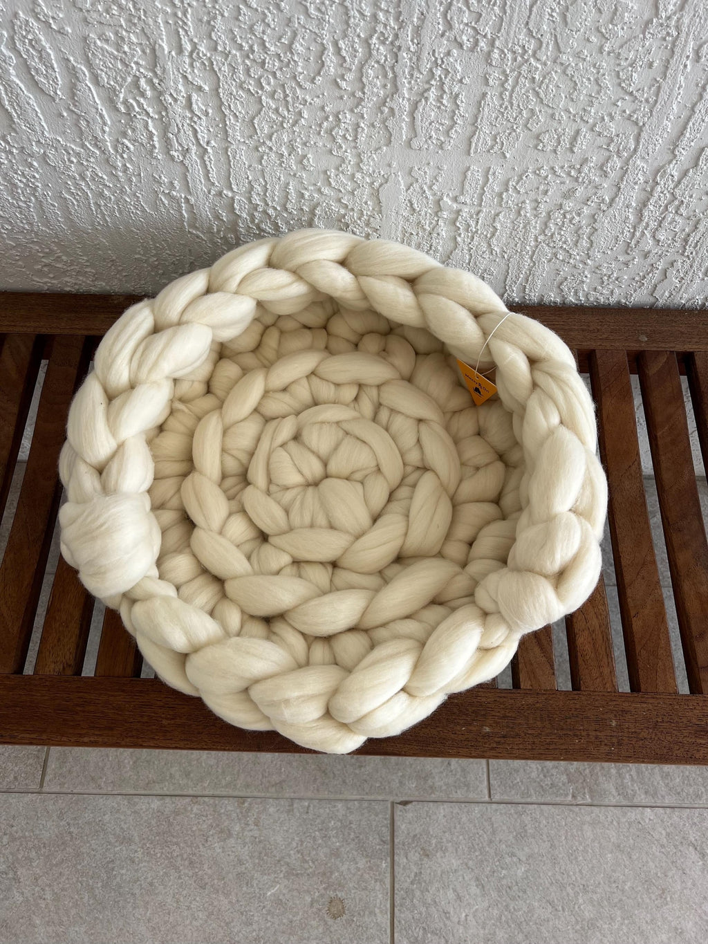 Fury Stitch® Merino-Kätzchenbett aus 100% Merinowolle | Handgehäkeltes Katzenkörbchen