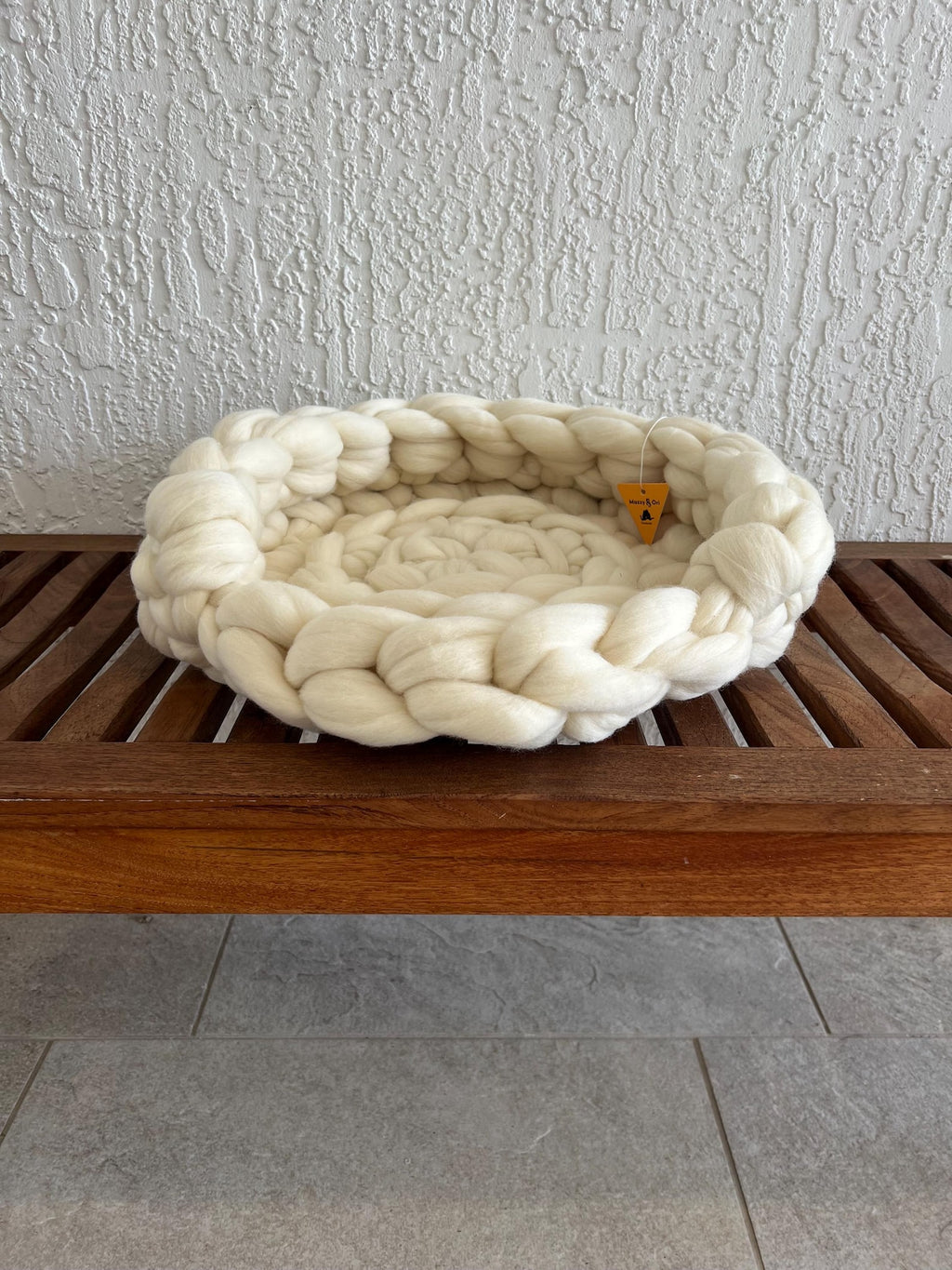 Fury Stitch® Merino-Kätzchenbett aus 100% Merinowolle | Handgehäkeltes Katzenkörbchen