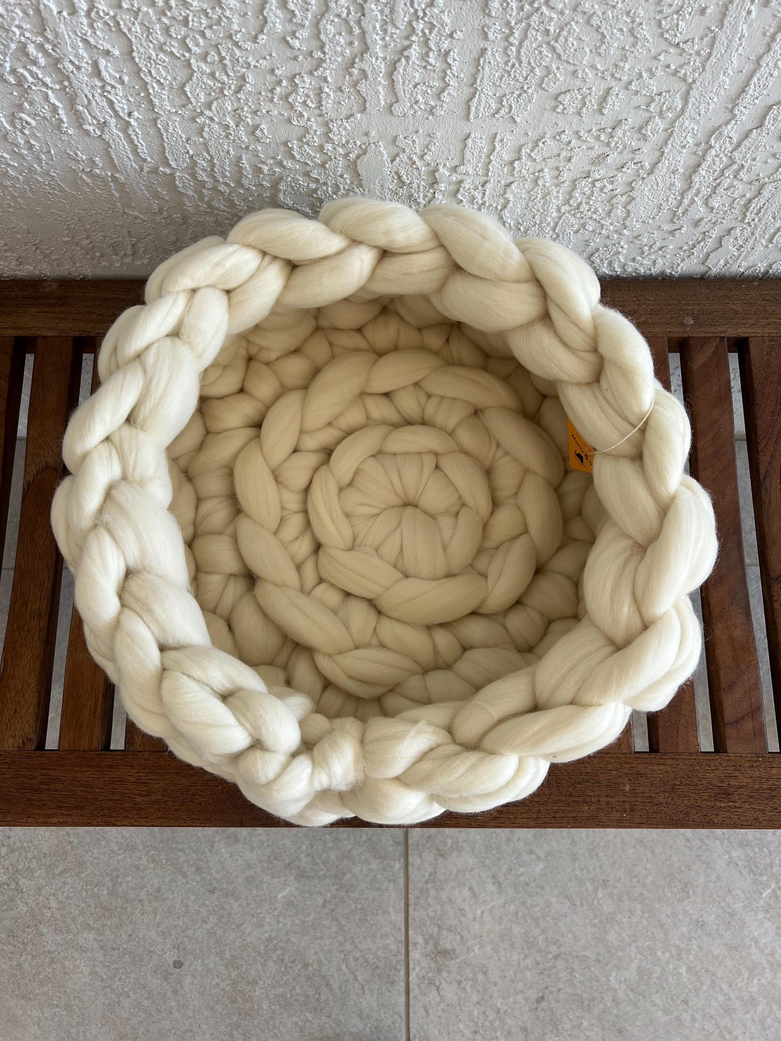 Fury Stitch® Runde Merinowolle Katzenhöhle | Handgehäkeltes Orthopädisches Katzenbett