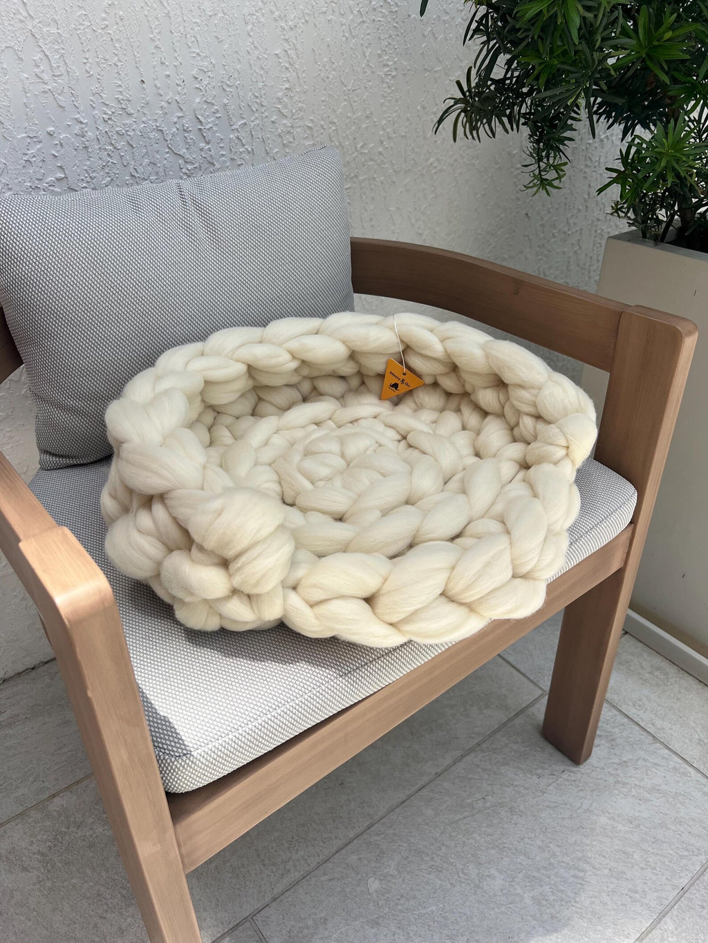 Fury Stitch® Merino-Kätzchenbett aus 100% Merinowolle | Handgehäkeltes Katzenkörbchen