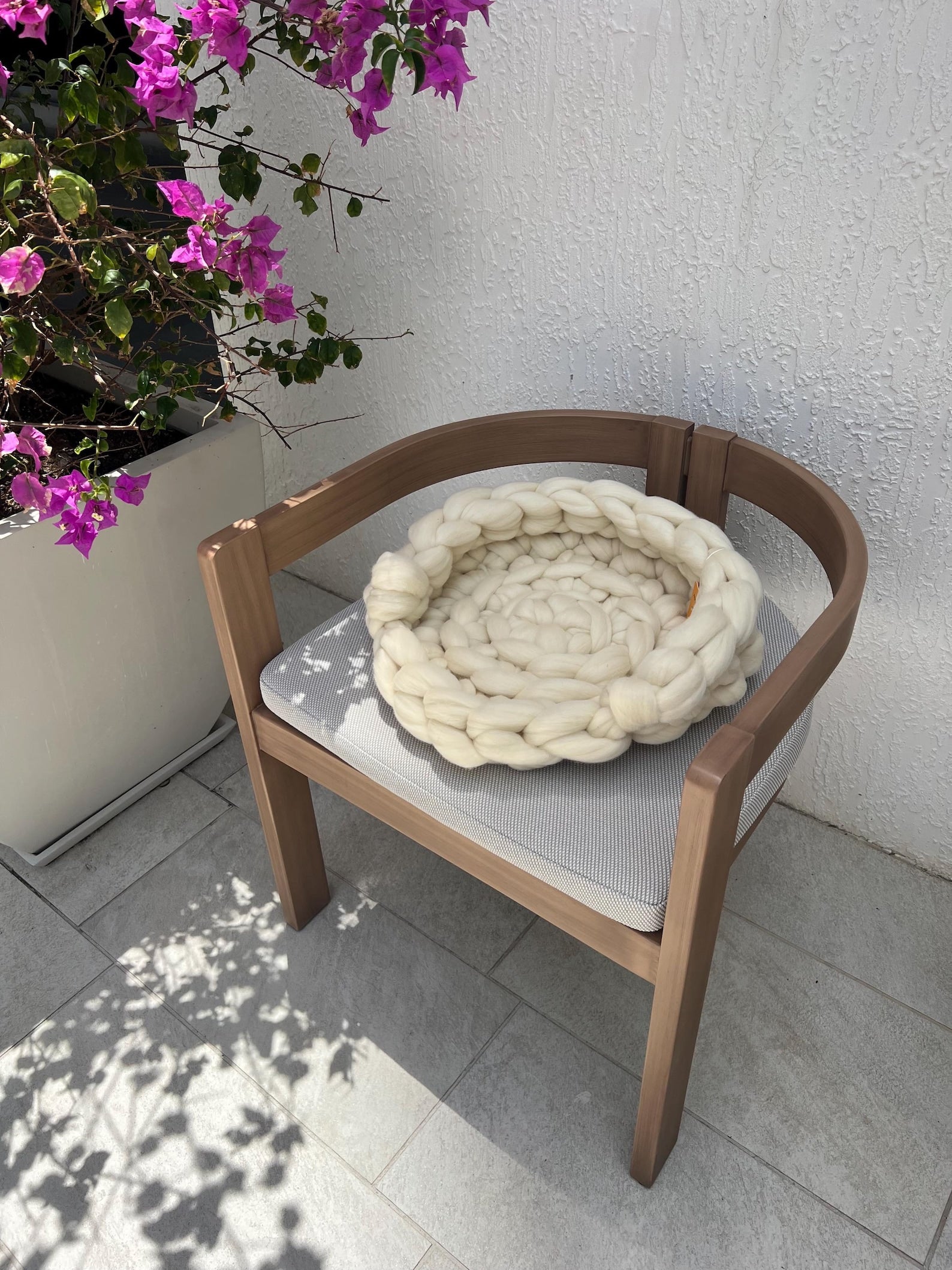 Fury Stitch® Merino-Kätzchenbett aus 100% Merinowolle | Handgehäkeltes Katzenkörbchen